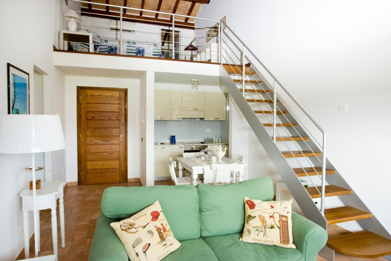 Agriturismo Potrero Grande Sul Lago Di Martignano Con Spiaggia 캄파냐노 디 로마 외부 사진