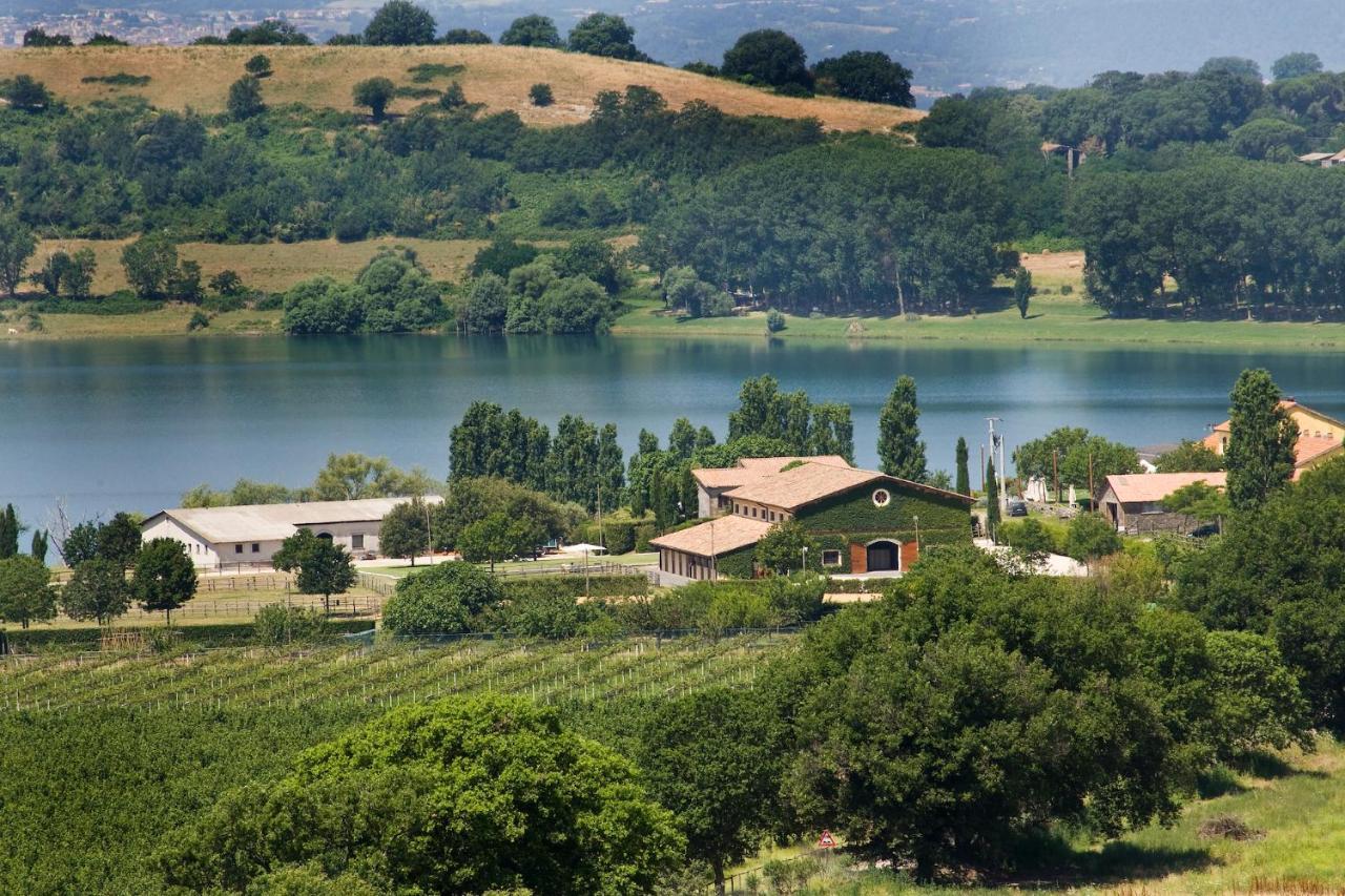 Agriturismo Potrero Grande Sul Lago Di Martignano Con Spiaggia 캄파냐노 디 로마 외부 사진