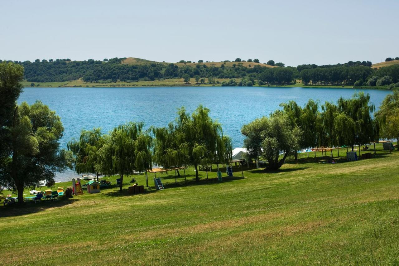 Agriturismo Potrero Grande Sul Lago Di Martignano Con Spiaggia 캄파냐노 디 로마 외부 사진