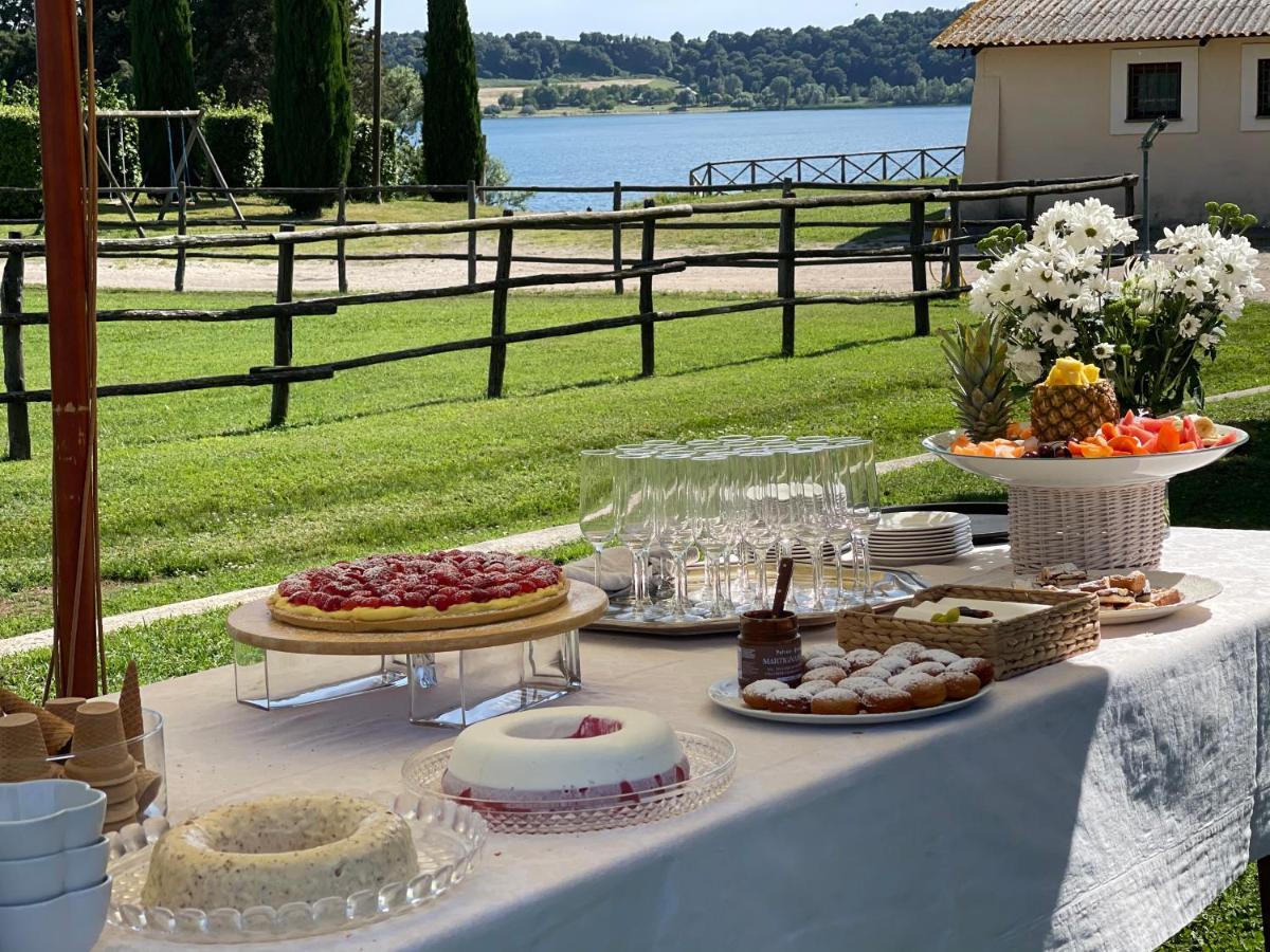 Agriturismo Potrero Grande Sul Lago Di Martignano Con Spiaggia 캄파냐노 디 로마 외부 사진
