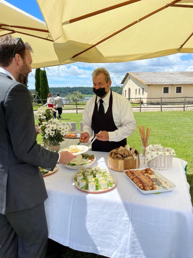 Agriturismo Potrero Grande Sul Lago Di Martignano Con Spiaggia 캄파냐노 디 로마 외부 사진