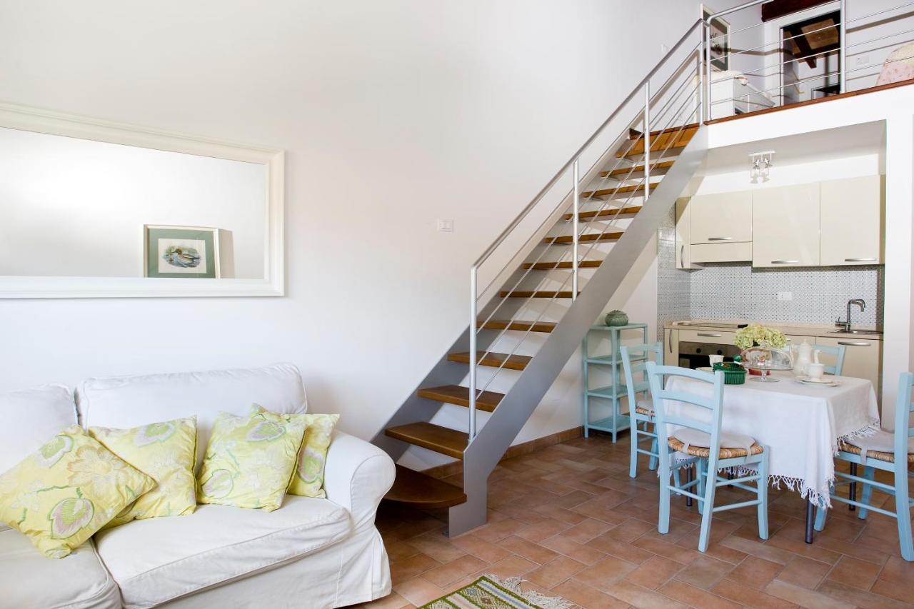 Agriturismo Potrero Grande Sul Lago Di Martignano Con Spiaggia 캄파냐노 디 로마 외부 사진