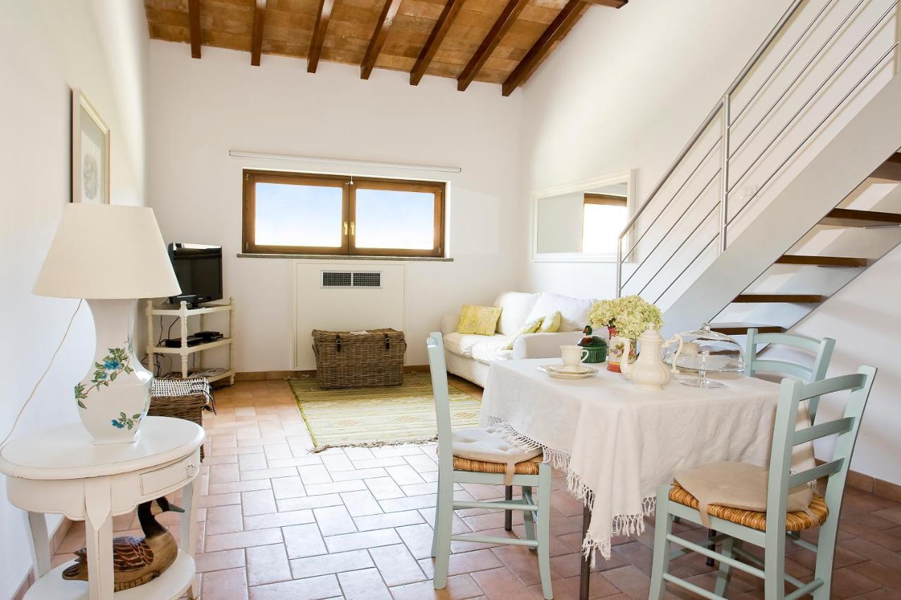 Agriturismo Potrero Grande Sul Lago Di Martignano Con Spiaggia 캄파냐노 디 로마 외부 사진